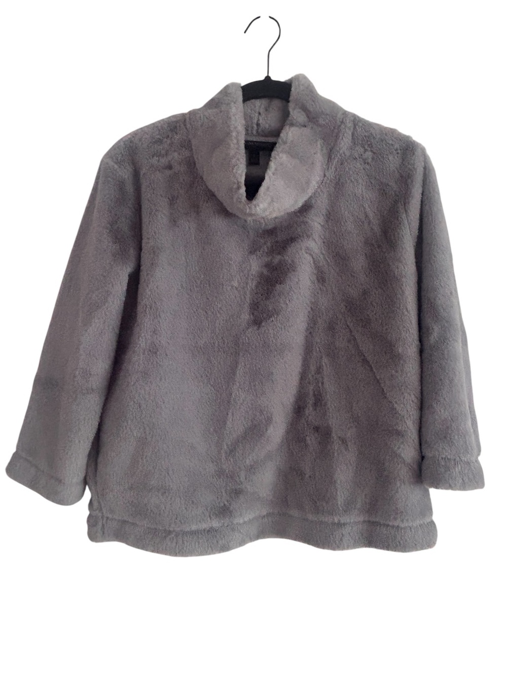 Banana Republic Cozy Plush Gray Pullover Sweater with two side pockets.